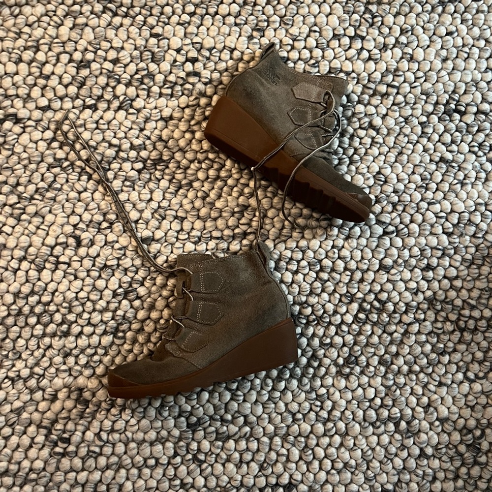 SOLD Sorel Gray Wedge Boots